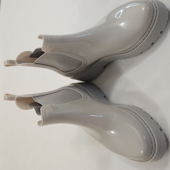 ASOS Design Rubber Ankle Booties. Gray Cement Color. Size 8 - Picture 3 of 9